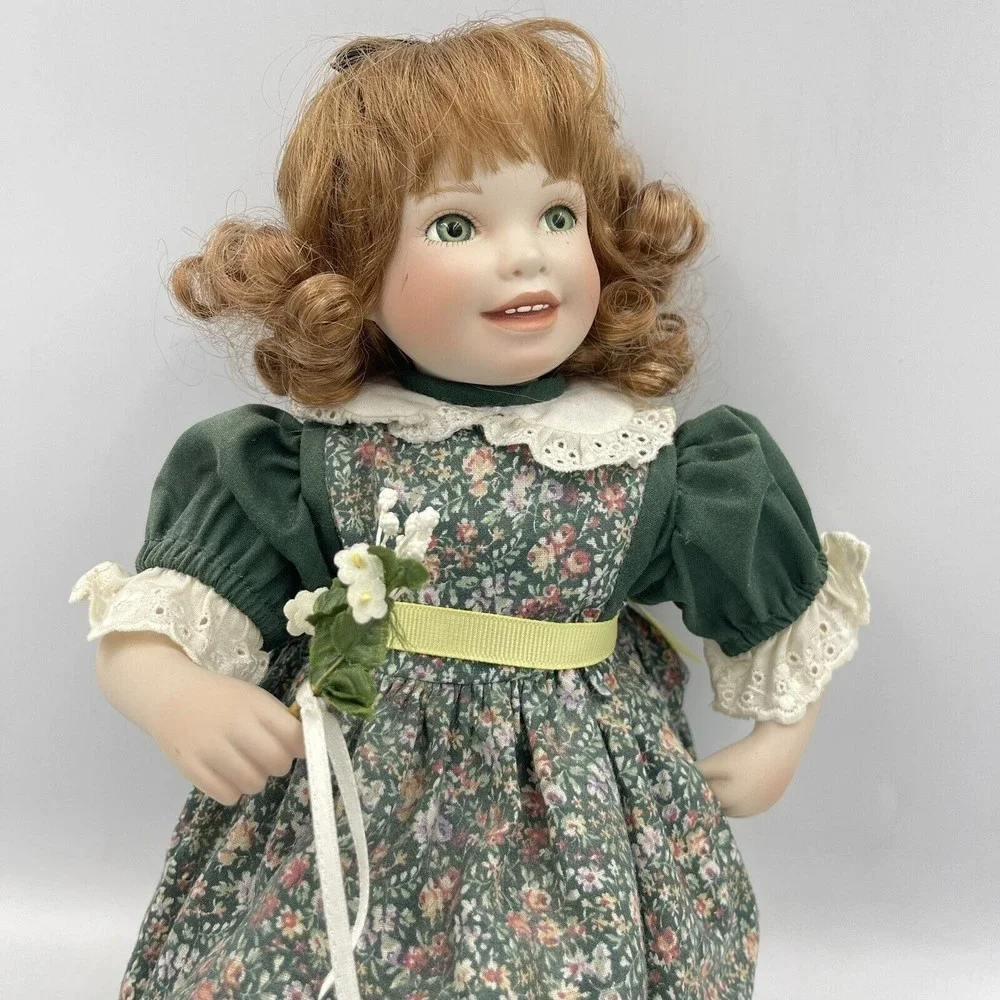 VNT Georgetown Collection Caitlyn Doll & Sitting Stump A Song In My Heart
